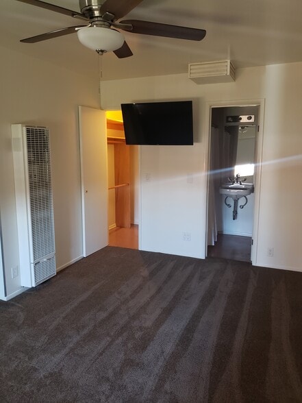 Building Photo - 10438 Irma Ave