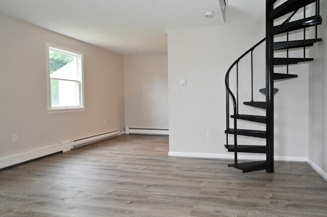 Building Photo - 175 Millwood St