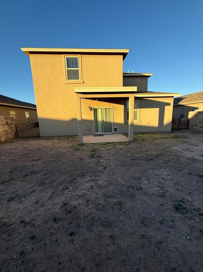 Building Photo - Charming 3BD/2.5BA with Garage in Legends West - Available Now!