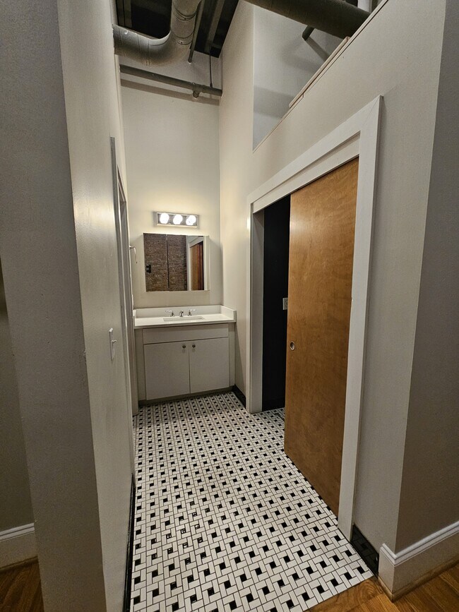 Building Photo - 1417 Market St