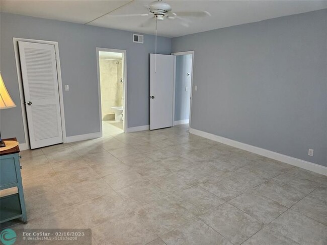 Building Photo - 669 W Oakland Park Blvd