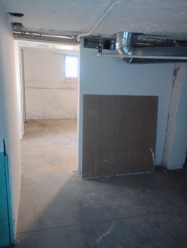 Building Photo - 1058 Cecil Ave
