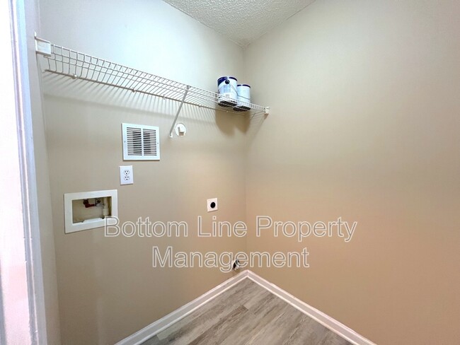 Building Photo - 13656 Meade Glen Ct