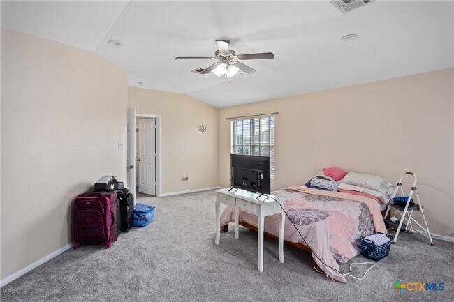 Building Photo - 504 Lakota Ln