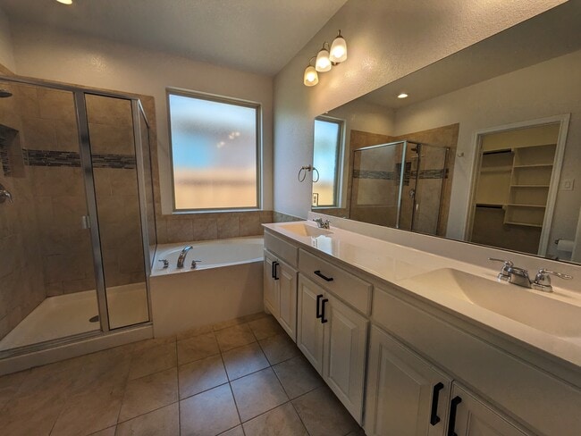 Building Photo - 1108 Bowlus Dr