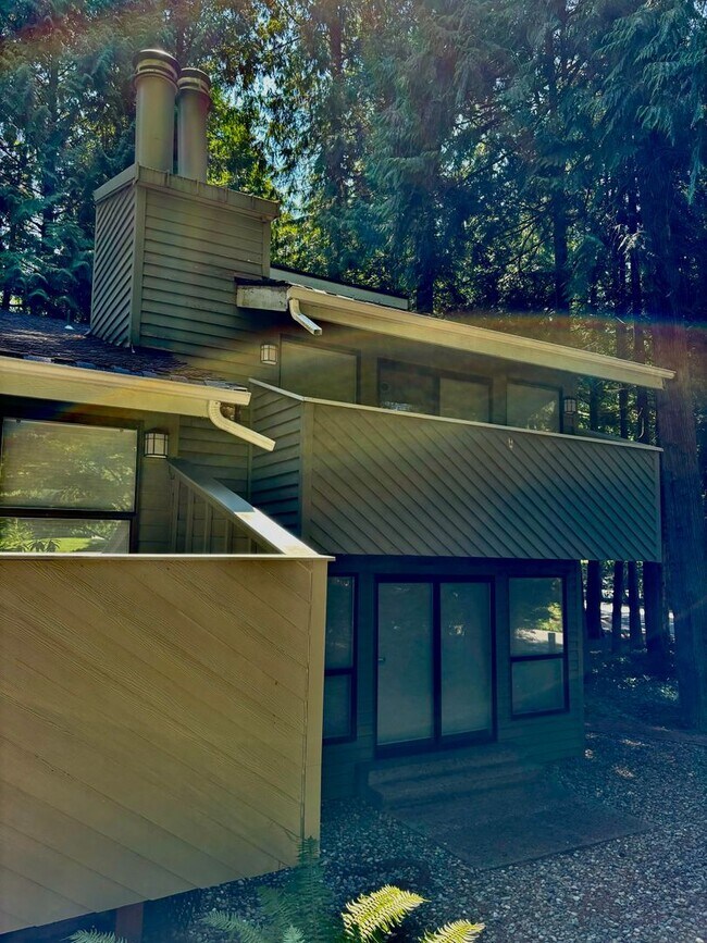 Building Photo - 3 Bed / 3 bath Sahalee single family home ...