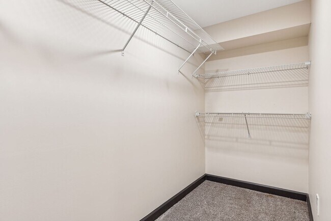 Building Photo - Gorgeous Like New Remodeled Edina Beauty w...