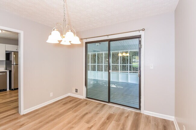 Building Photo - 2885 Kellogg Creek Rd