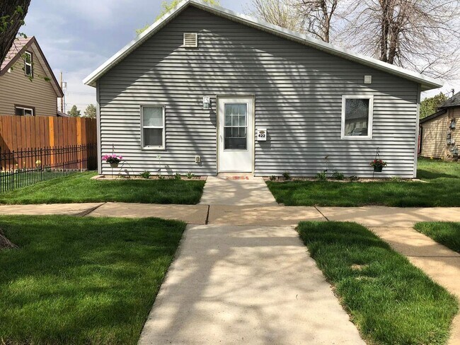 Building Photo - Cute House for Rent in quiet neighborhood