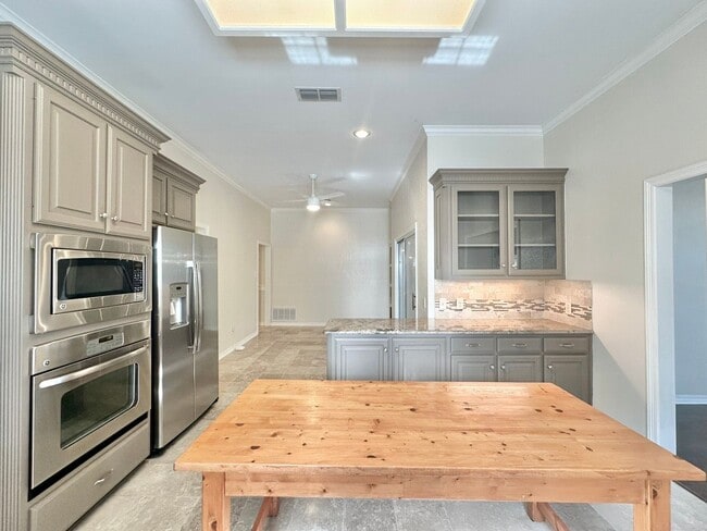 Building Photo - Stunning Home in the Heart of Tyler! 3bd 2...