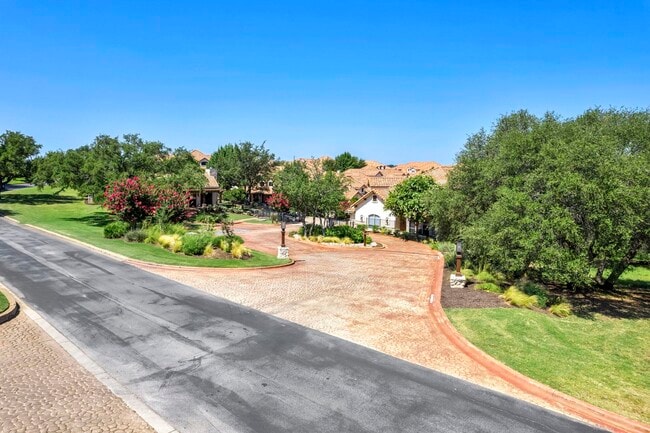 Building Photo - 307 Enclave Cir
