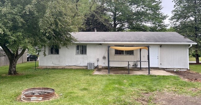 Building Photo - Check Out This 4-Bed/1-Bath House in Bluff...