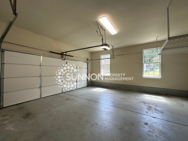 Building Photo - 4 Bedroom Home Near Birkdale Village