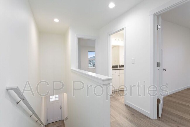 Building Photo - 2288 Brome St