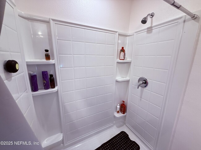 Building Photo - 2563 Lantana Ln