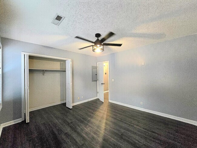 Building Photo - 160 Pinnacle Ct