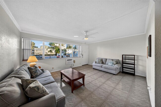 Building Photo - 625 Antioch Ave