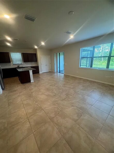Building Photo - 6134 Bluestar Ct