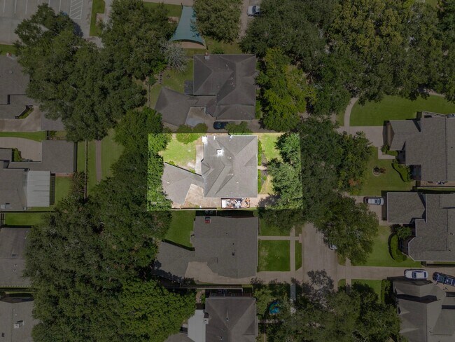 Building Photo - 2406 Parkwood Ln