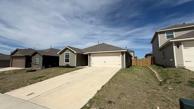 Building Photo - Ready to Move In 3-Bedroom Living with Modern Comforts in Ponder, TX
