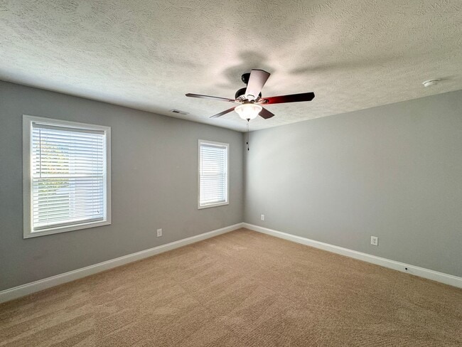Building Photo - Stunning 4 Bed 2.5 Bath Home in Aberdeen