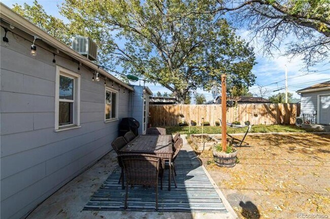 Building Photo - Nicely Remodeled 2 bedroom Bungalow.