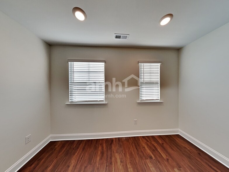 Building Photo - 7105 Garrett Ct