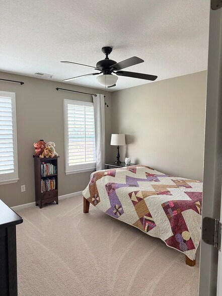 Building Photo - 931 Painted Lady Pl