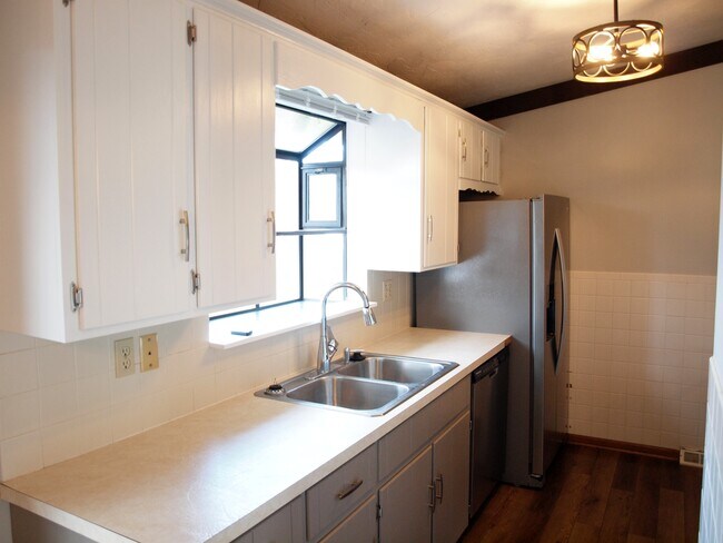 Building Photo - 607 Cheyenne Cir