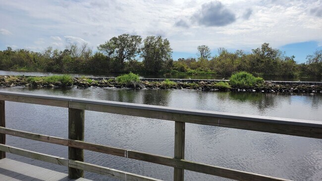 Building Photo - Annual UNfurnished 2/2 ground floor condo in water front boating community