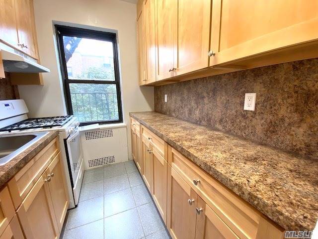 Building Photo - 68-38 Yellowstone Blvd