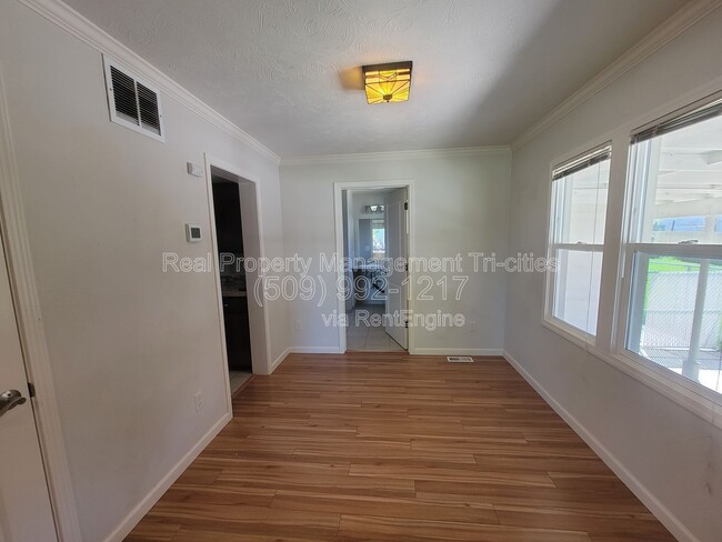 Building Photo - 414 Douglass Ave