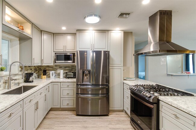 Building Photo - Grant Street, Hollywood, FL 33021 - 3 BR 2 BA house