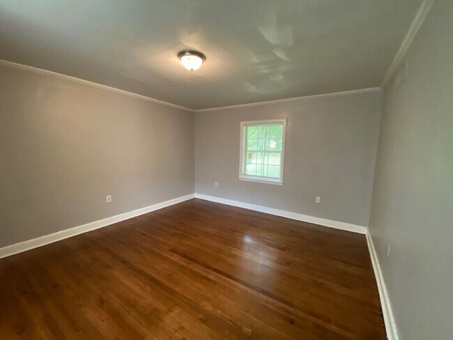 Building Photo - 4320 Bishop Hills Dr