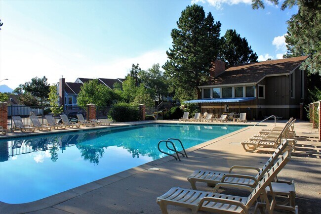 Building Photo - 6990 Los Reyes Cir