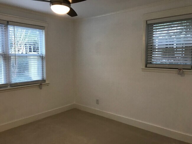 Building Photo - 117W-117 Wentworth Street