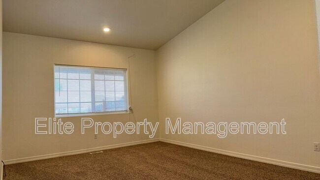 Building Photo - 175 S Stardust Ct