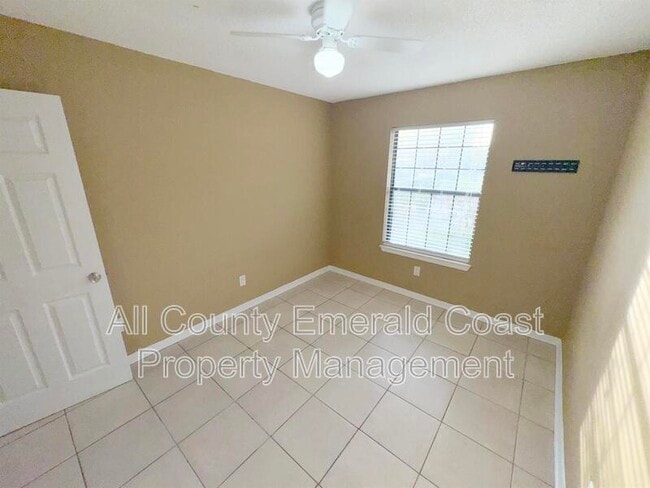 Building Photo - 875 Fairview Dr