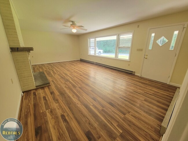 Building Photo - Spacious House Located off the 105 Bypass