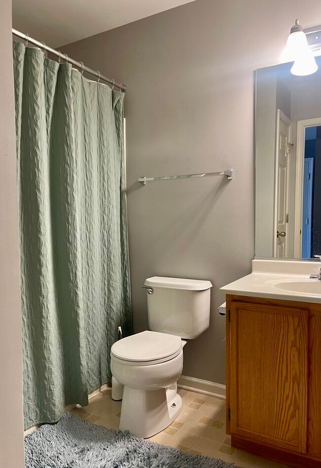 Building Photo - 1179 N Village Dr