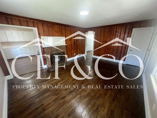 Building Photo - 2 bedroom home now available in Spartanburg