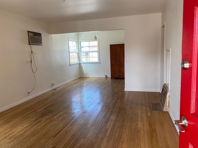 Building Photo - 6109 Riverton Ave