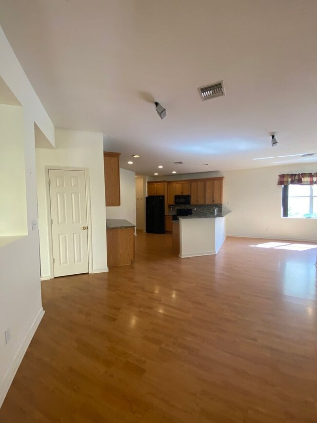 Building Photo - 10044 Winding River Rd
