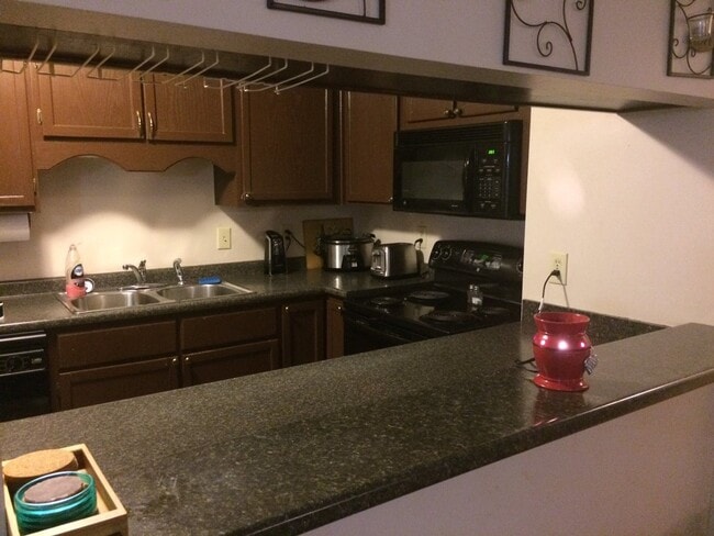 Building Photo - For Rent