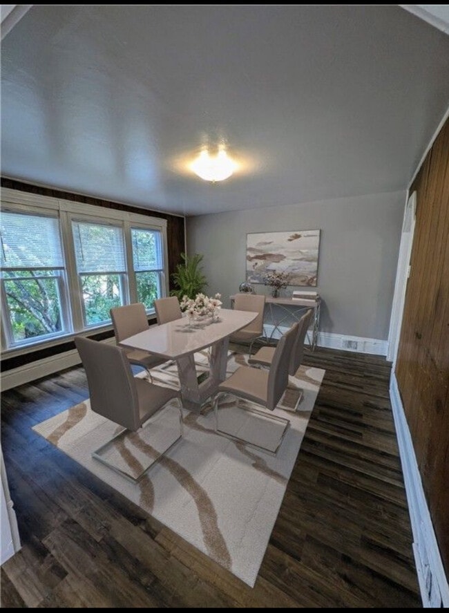 Building Photo - 1913 Evans Ave