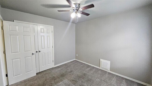 Building Photo - 6033 SE 83rd Pl