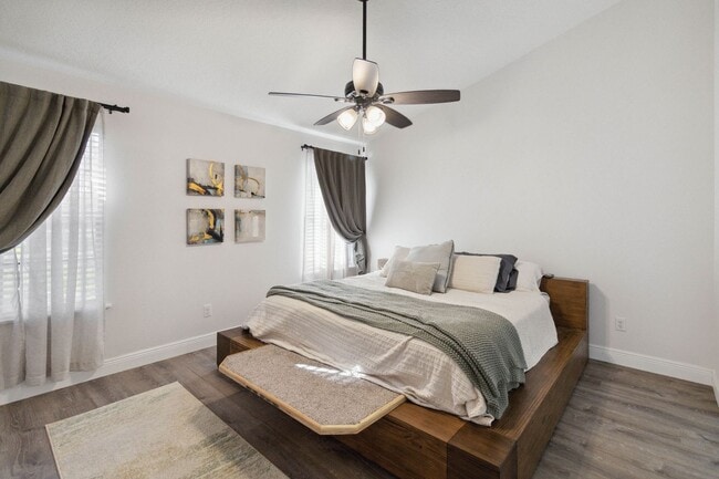 Building Photo - MOVE-IN SPECIAL - Beautiful 3/2 Home in Ba...
