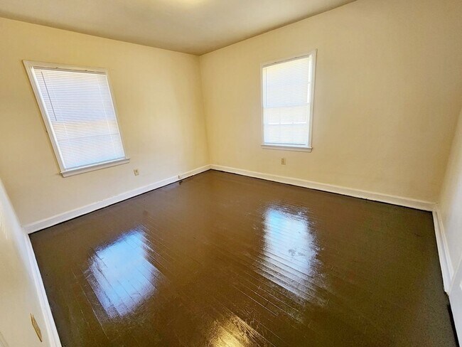 Building Photo - 1200 W Lincoln Ave