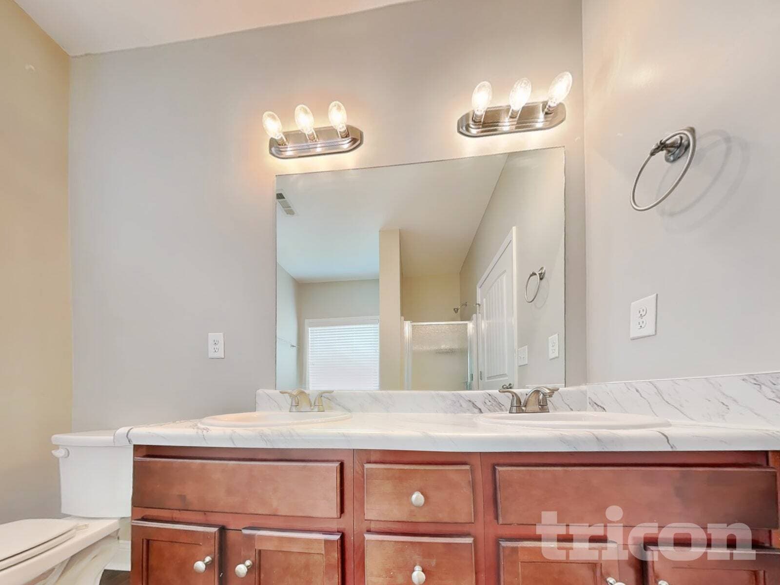 Building Photo - 249 White Creek Dr