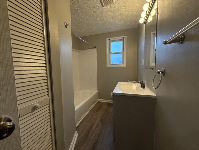 Building Photo - Beautiful Three Bedroom Home In Essex